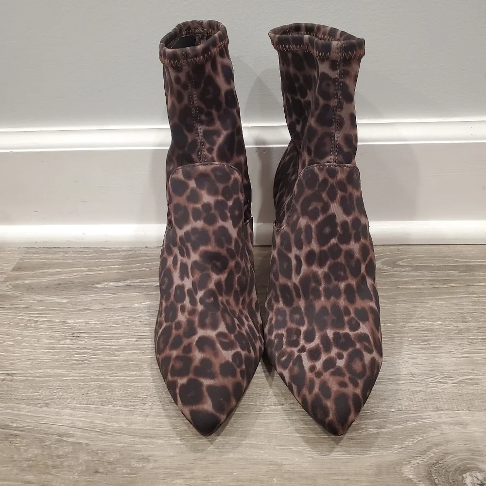 NEW 1901 Leopard Print Ankle Boot